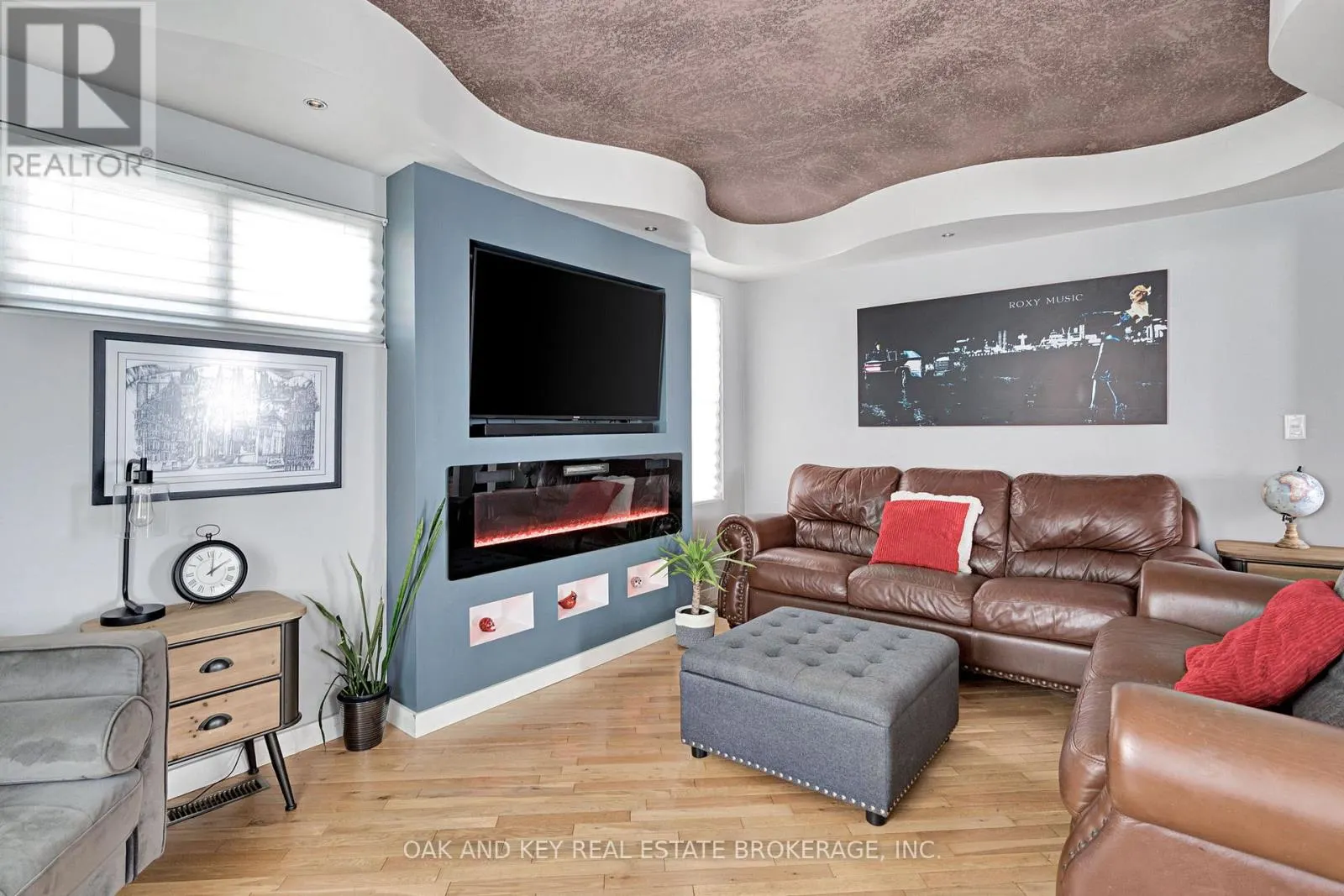 21 FOSTER AVENUE W