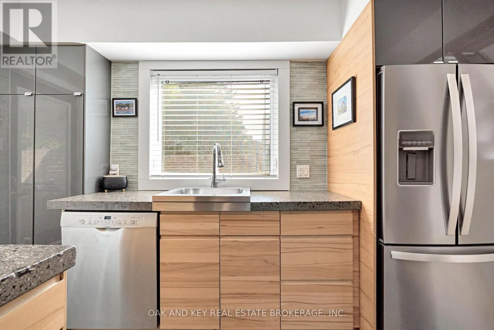 21 FOSTER AVENUE W