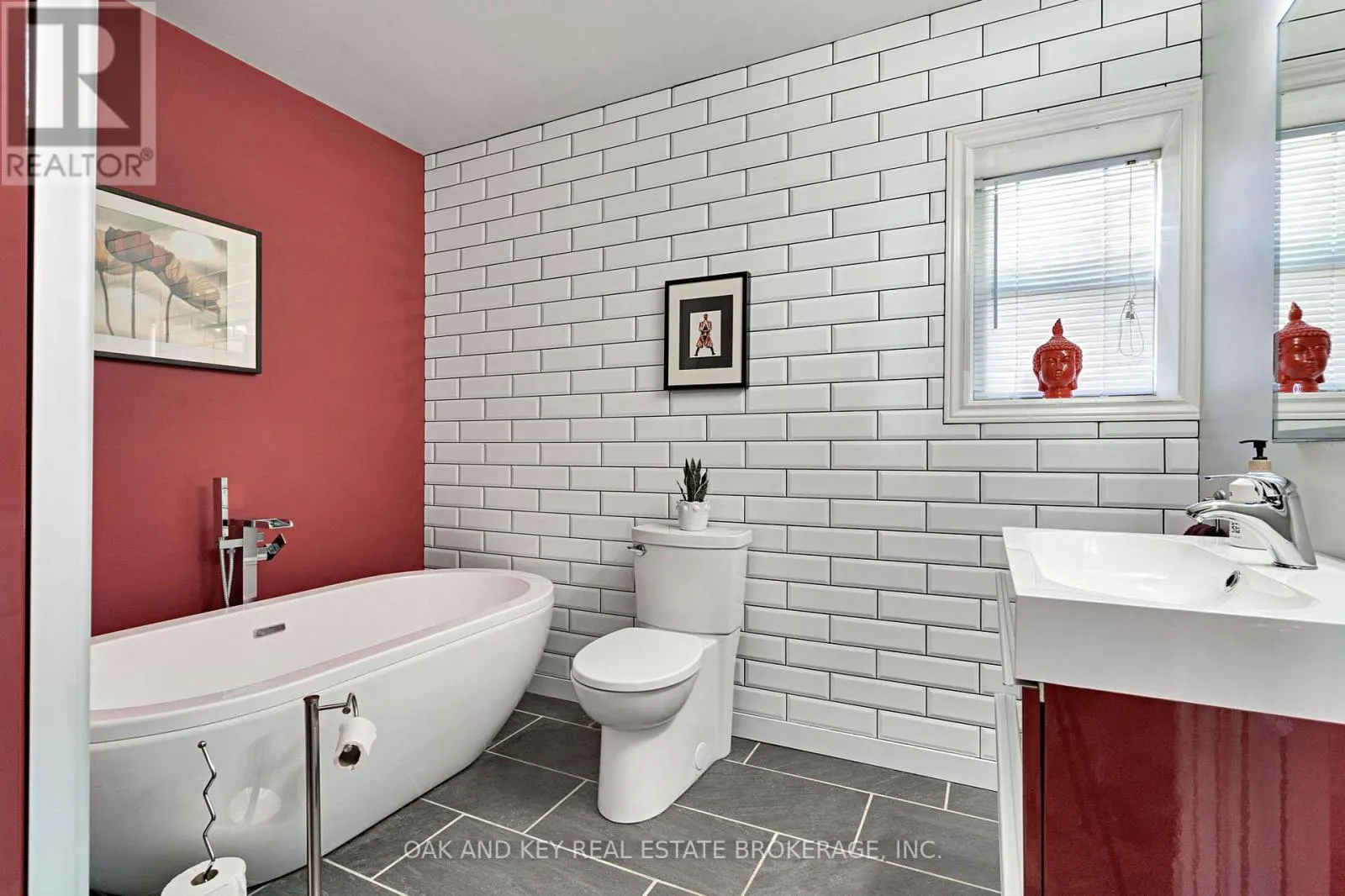 21 FOSTER AVENUE W