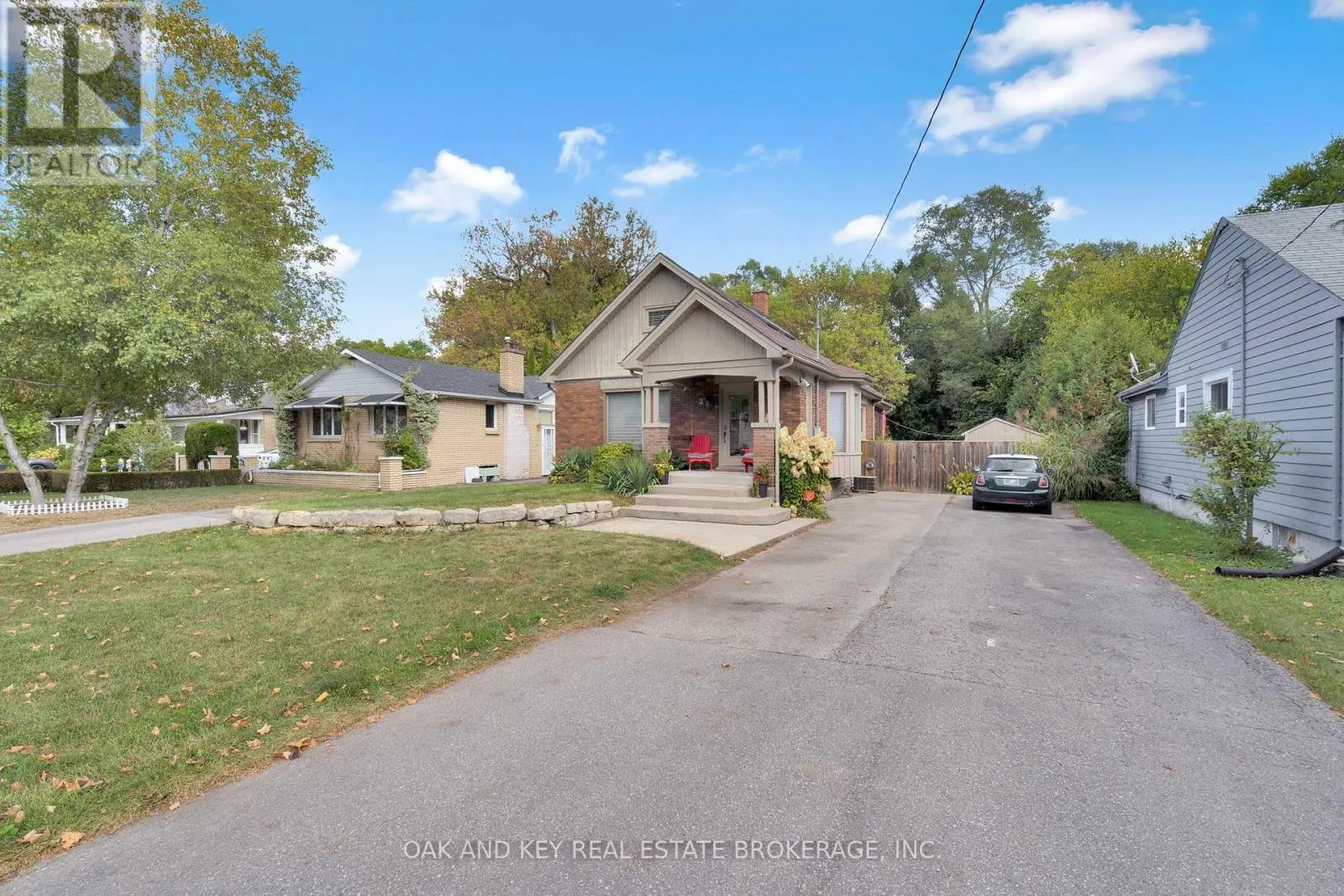 21 FOSTER AVENUE W