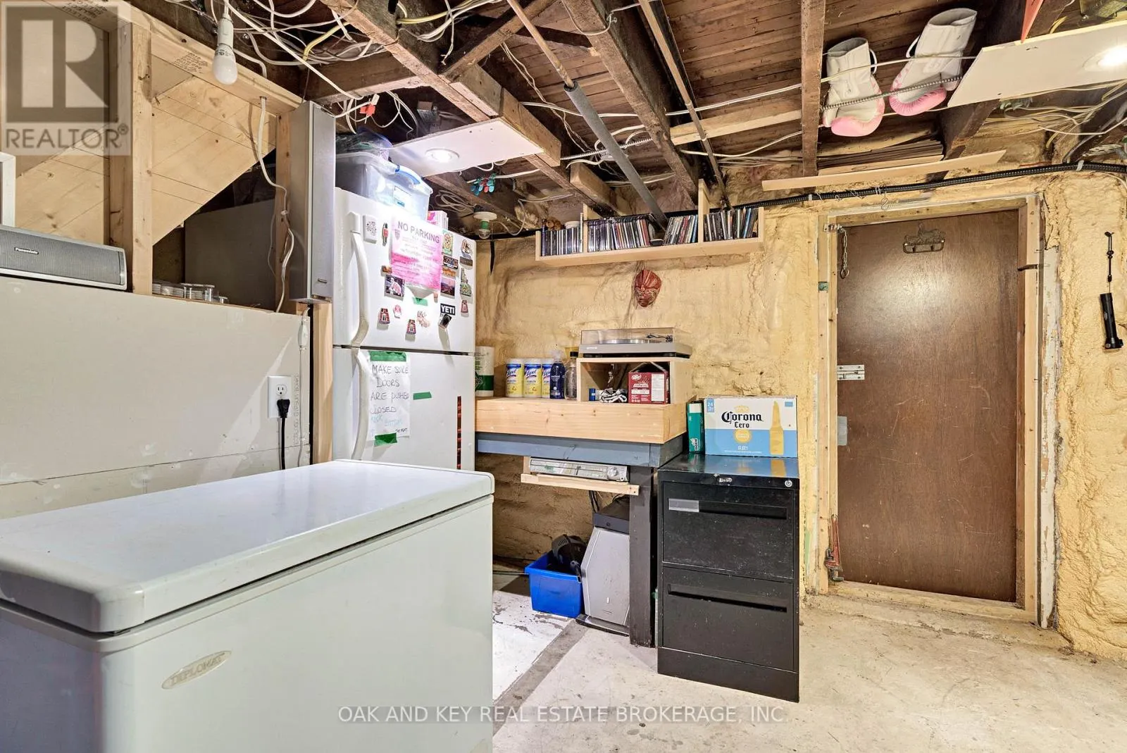 21 FOSTER AVENUE W