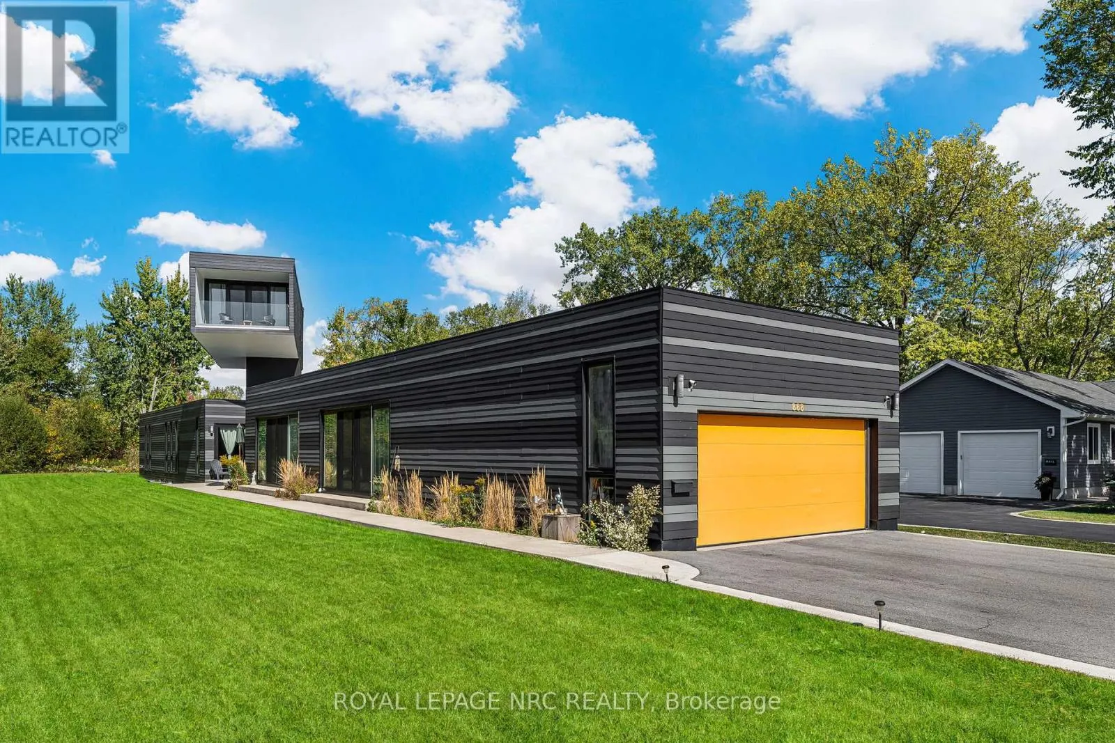 888 EDGEMERE ROAD