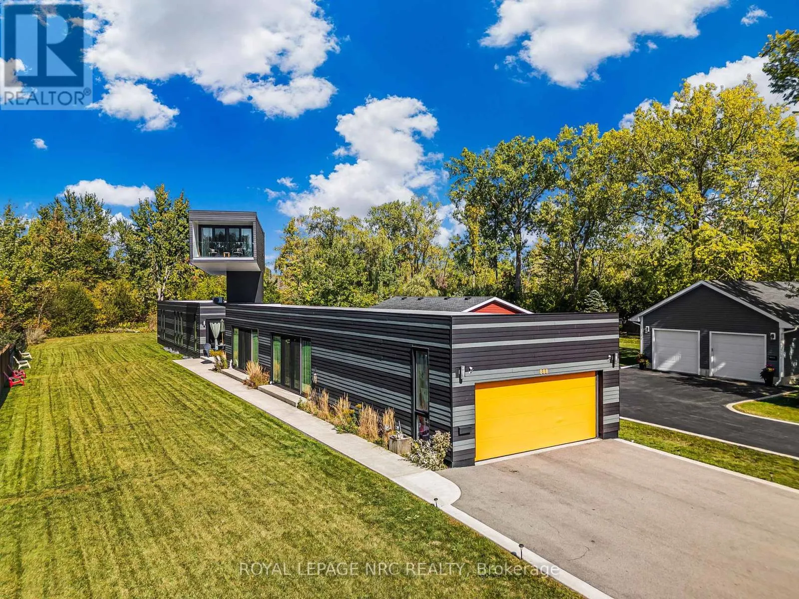 888 EDGEMERE ROAD