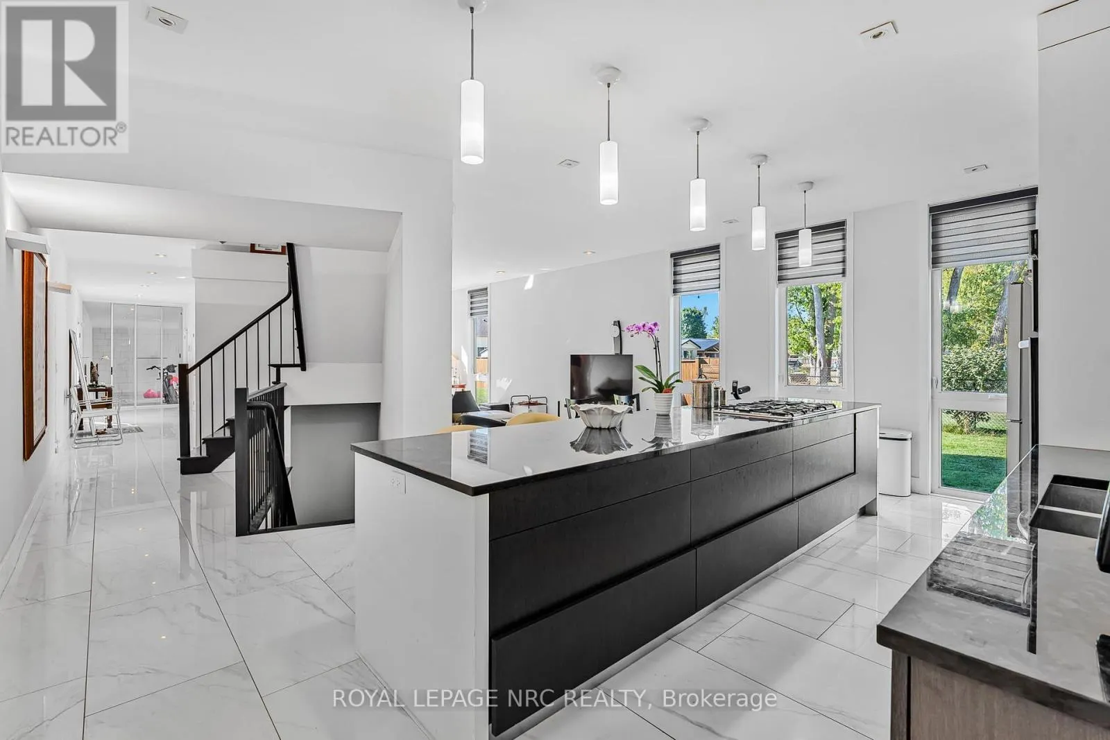 888 EDGEMERE ROAD
