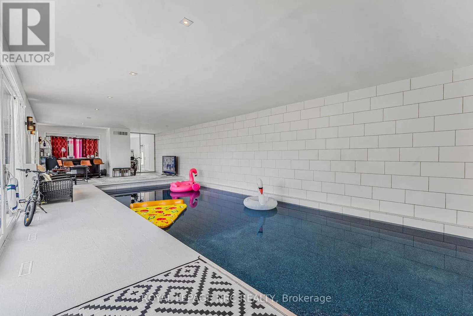 888 EDGEMERE ROAD