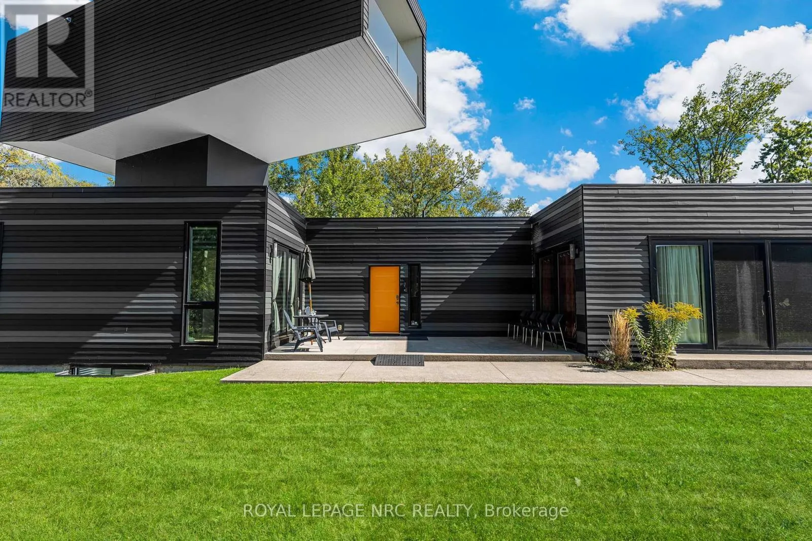 888 EDGEMERE ROAD
