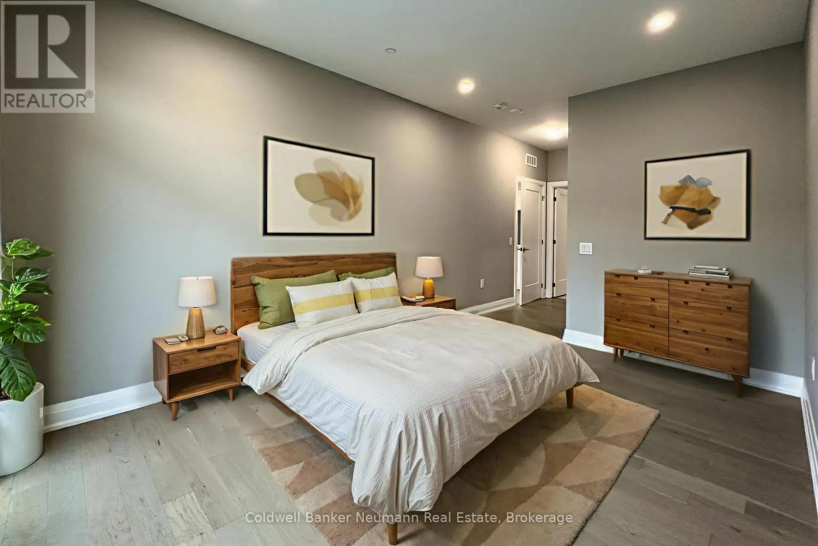 209 - 71 WYNDHAM STREET S, #209