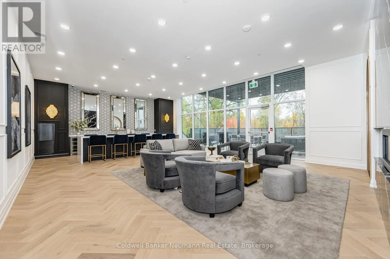 209 - 71 WYNDHAM STREET S, #209