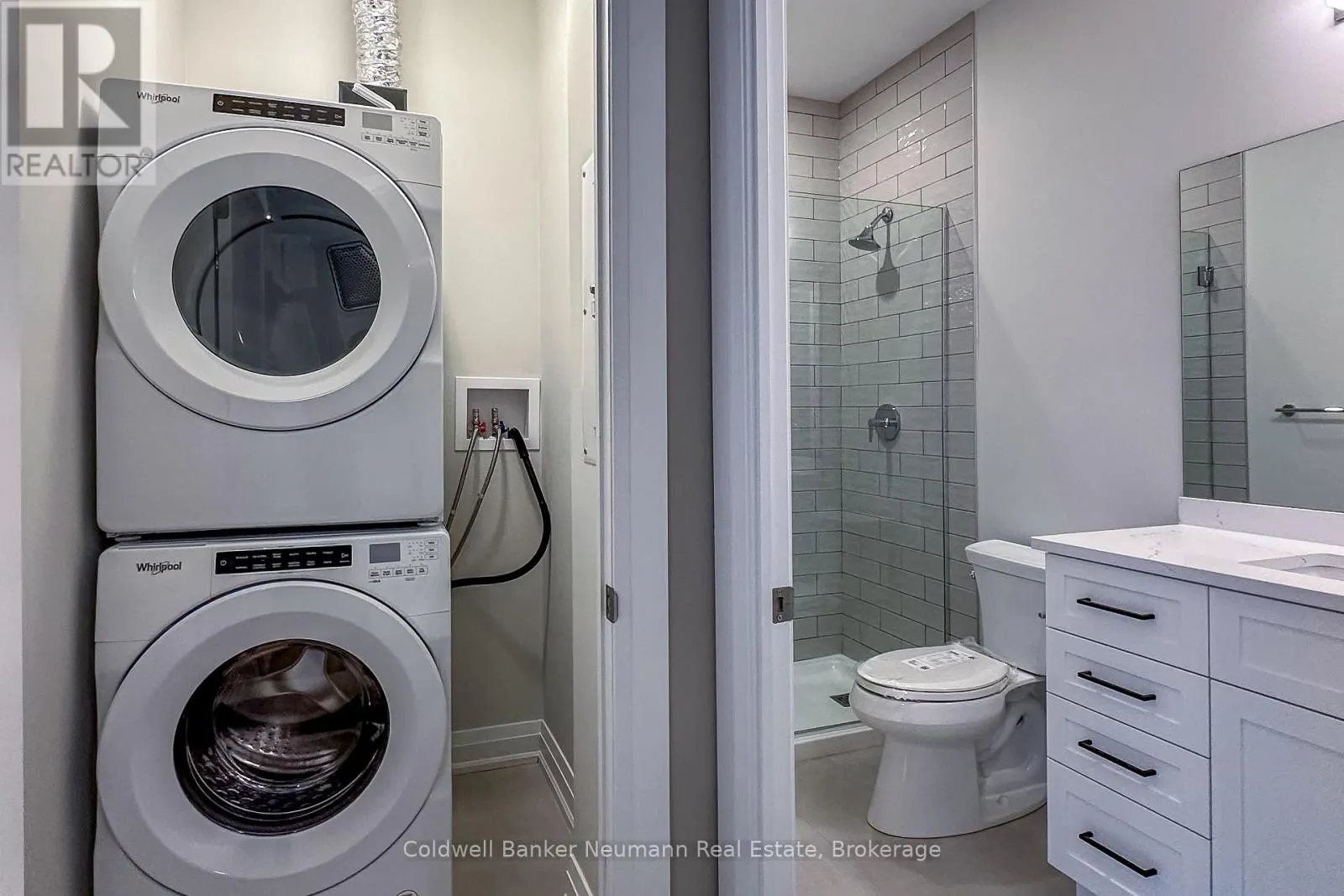 209 - 71 WYNDHAM STREET S, #209