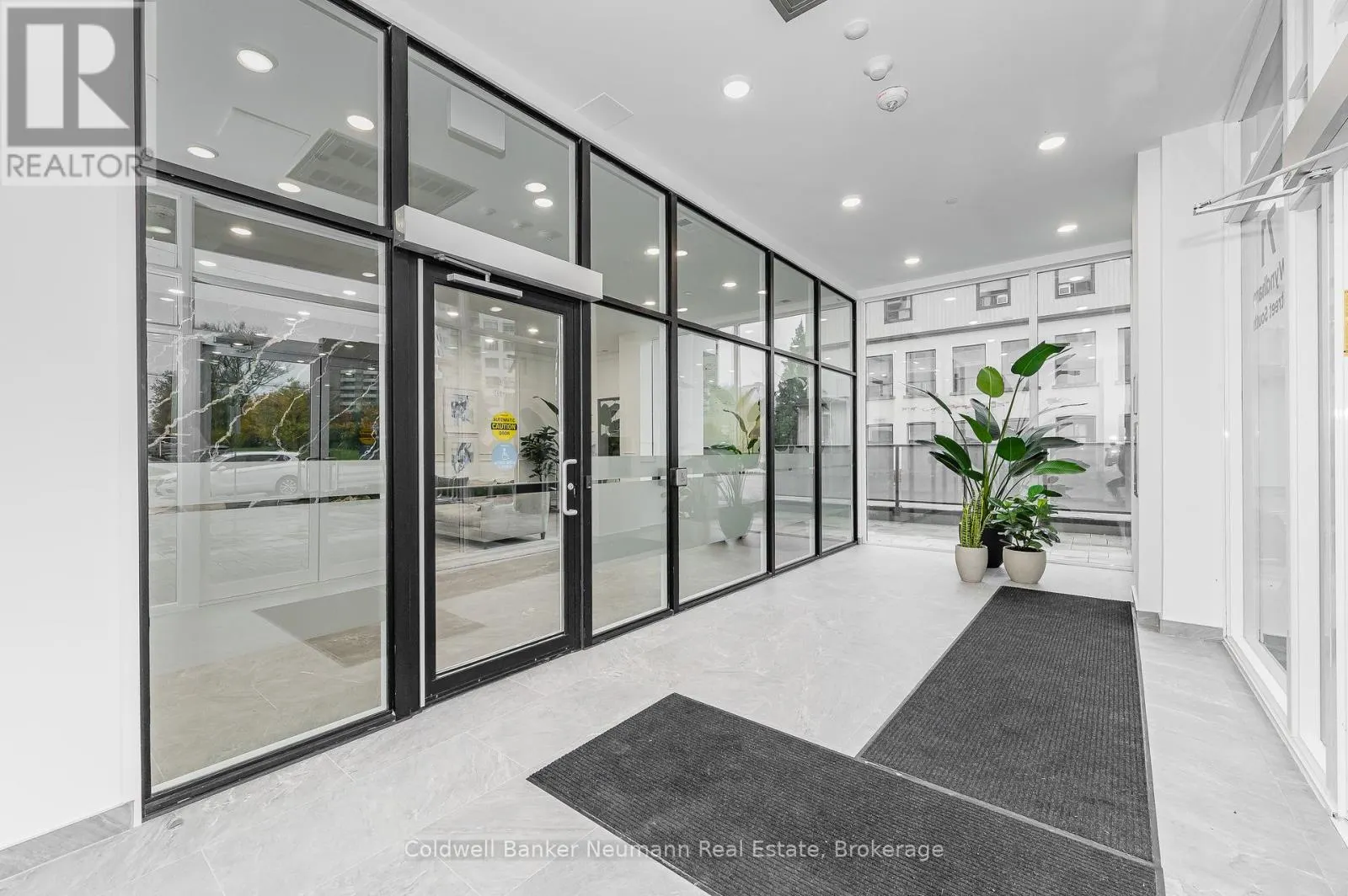 209 - 71 WYNDHAM STREET S, #209