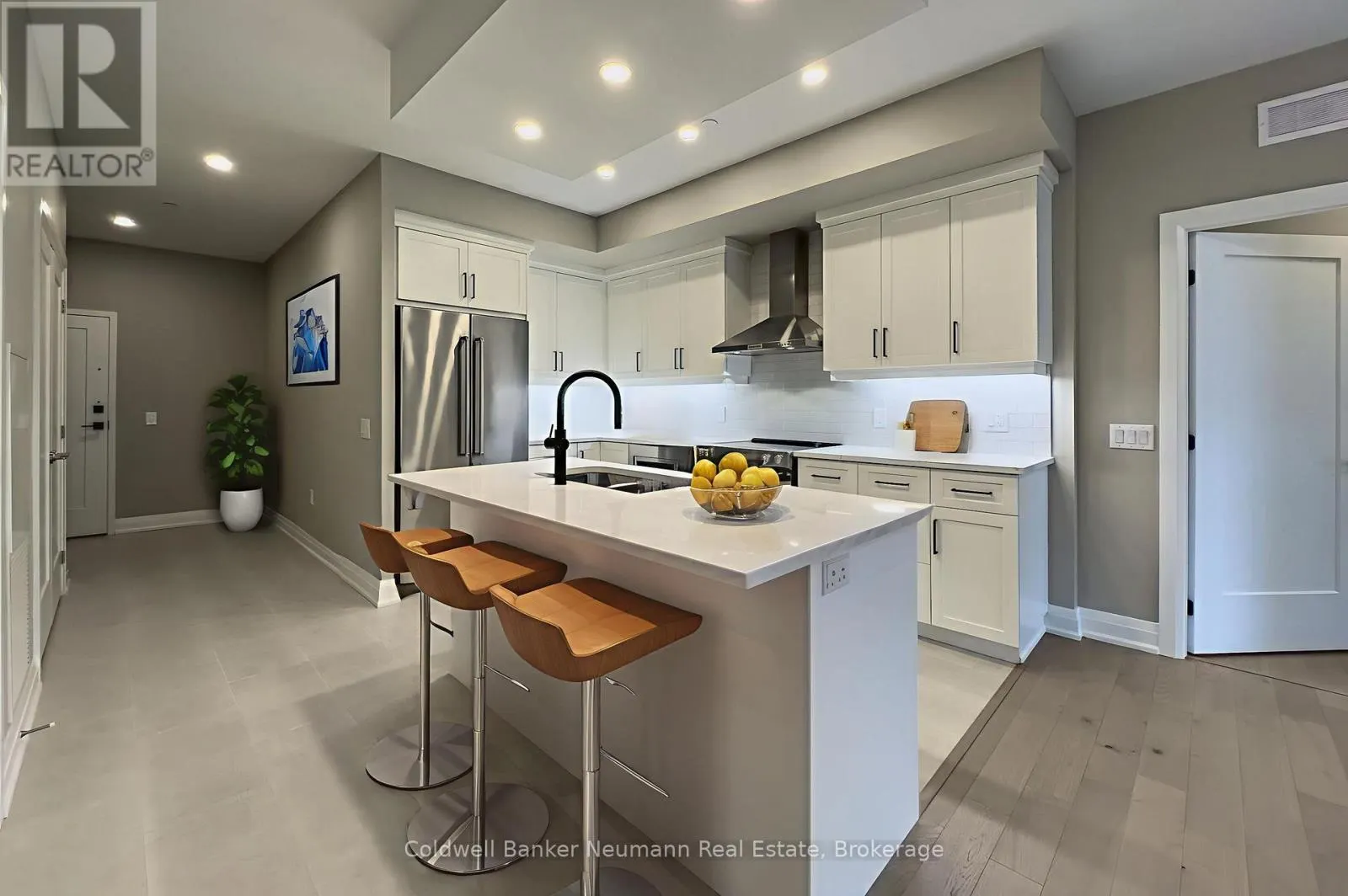 209 - 71 WYNDHAM STREET S, #209