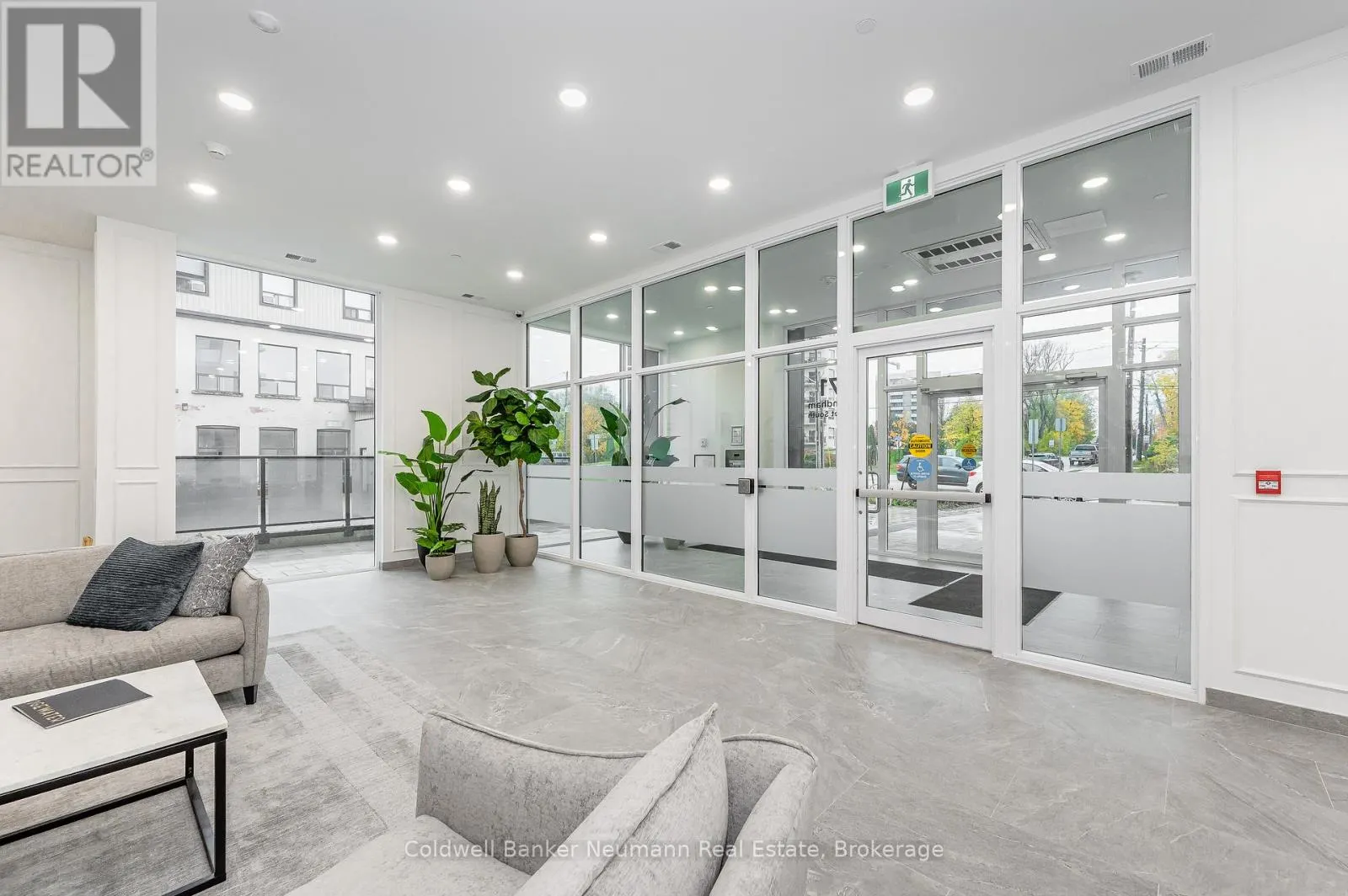 209 - 71 WYNDHAM STREET S, #209