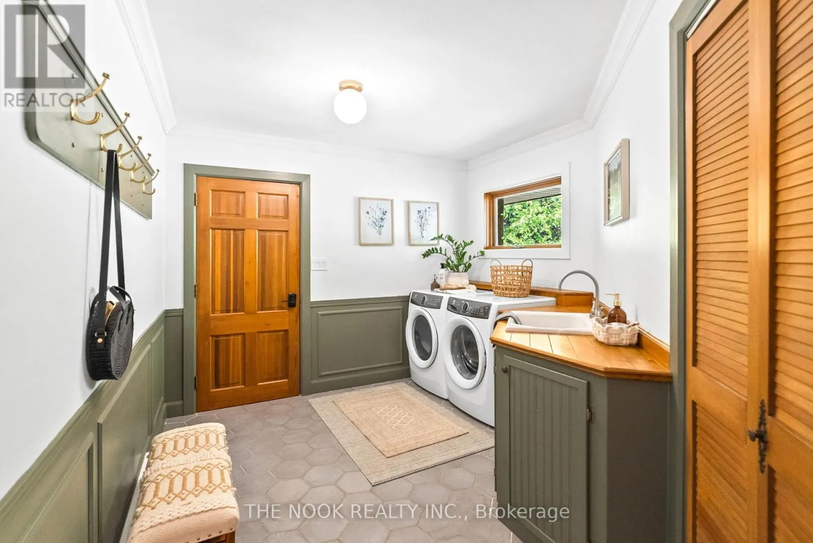 41 HILLVIEW ROAD