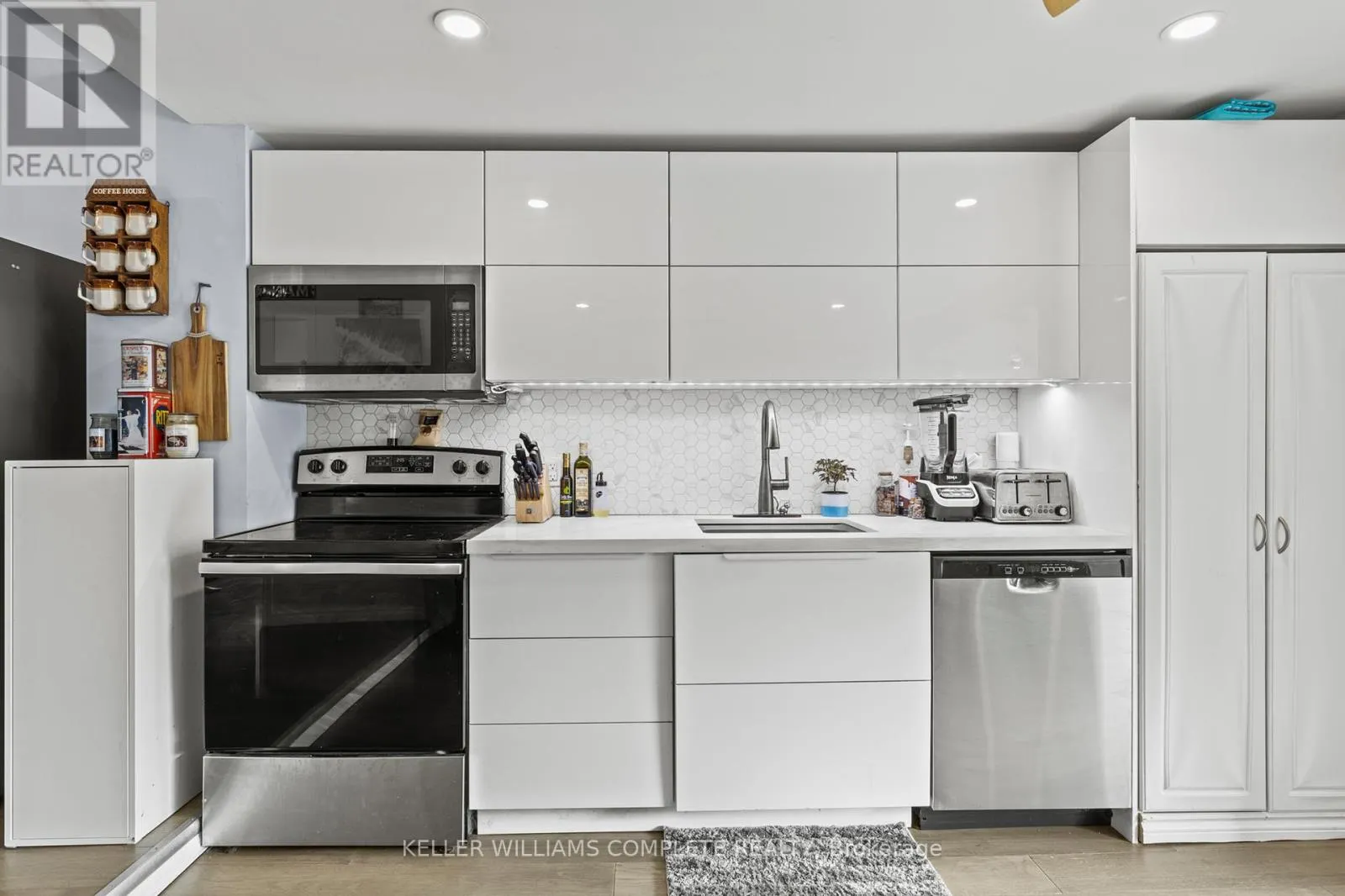 55 ALBERT STREET W