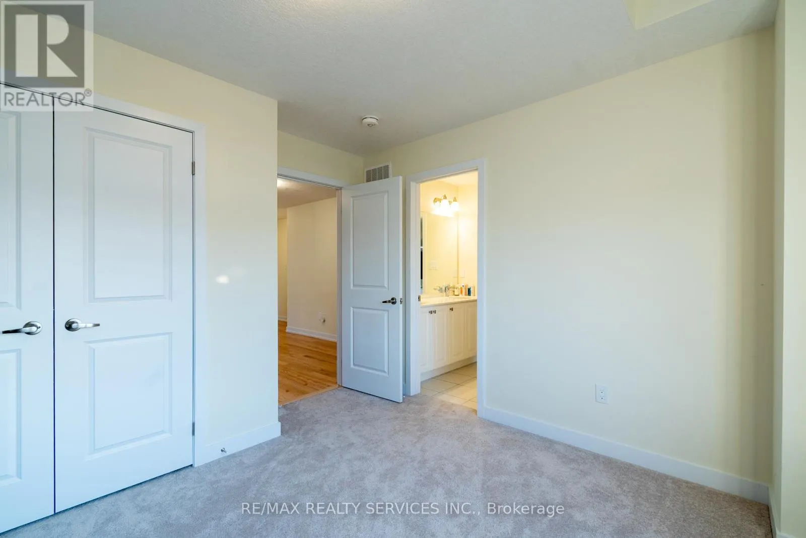 72 PAPERBIRCH DRIVE