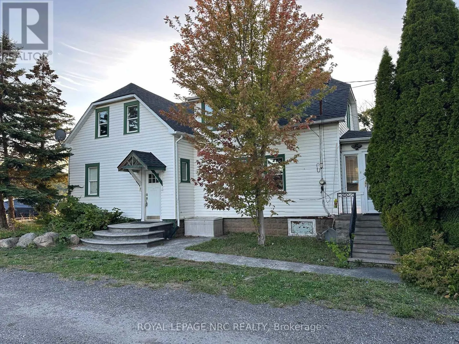 457 MAIN STREET W