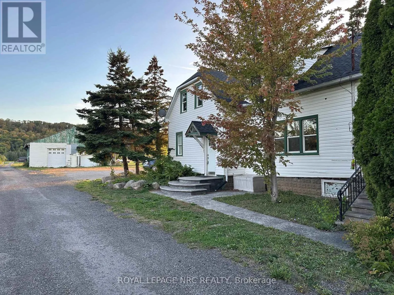 457 MAIN STREET W
