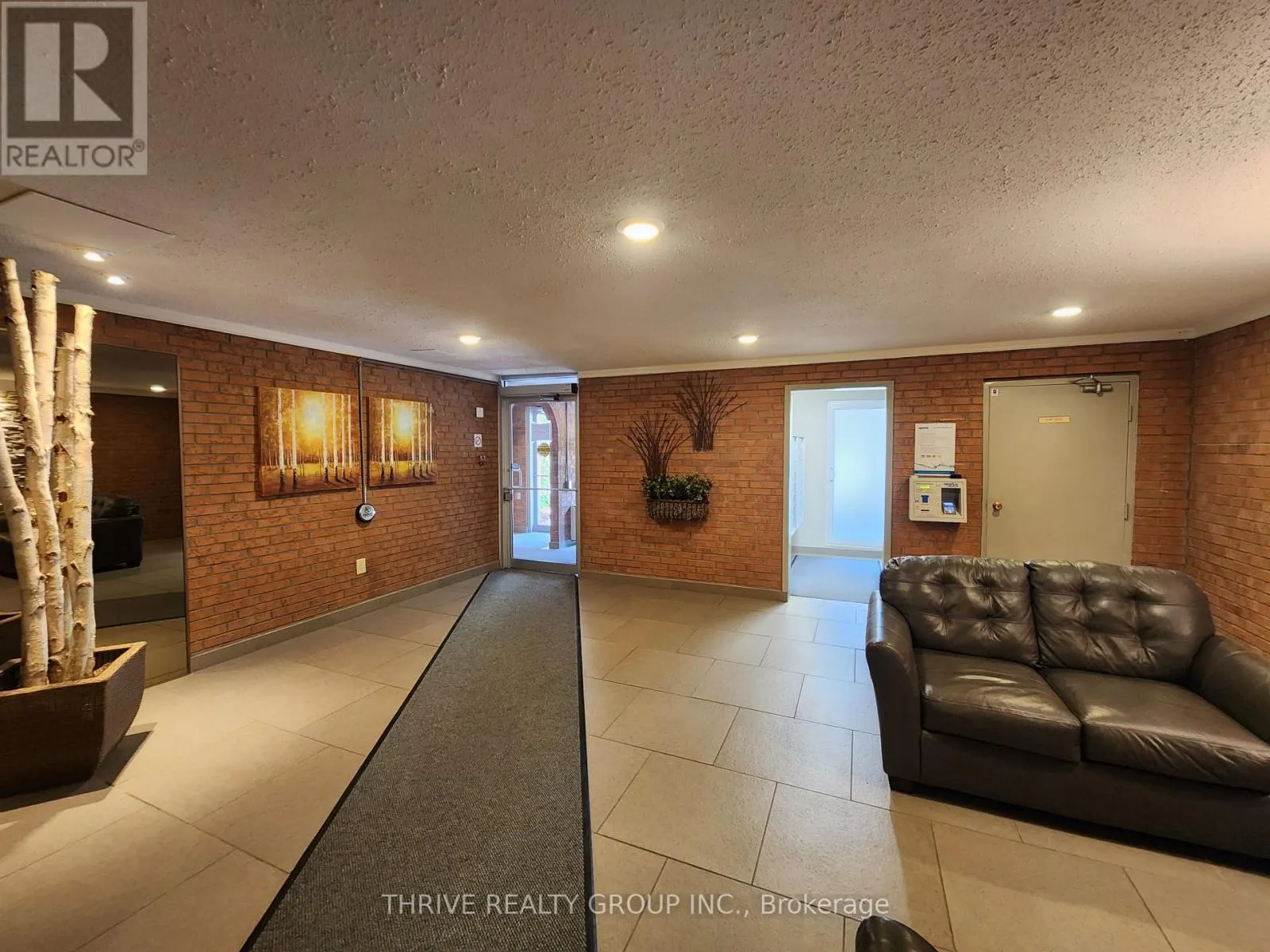 101 - 1100 JALNA BOULEVARD, #101