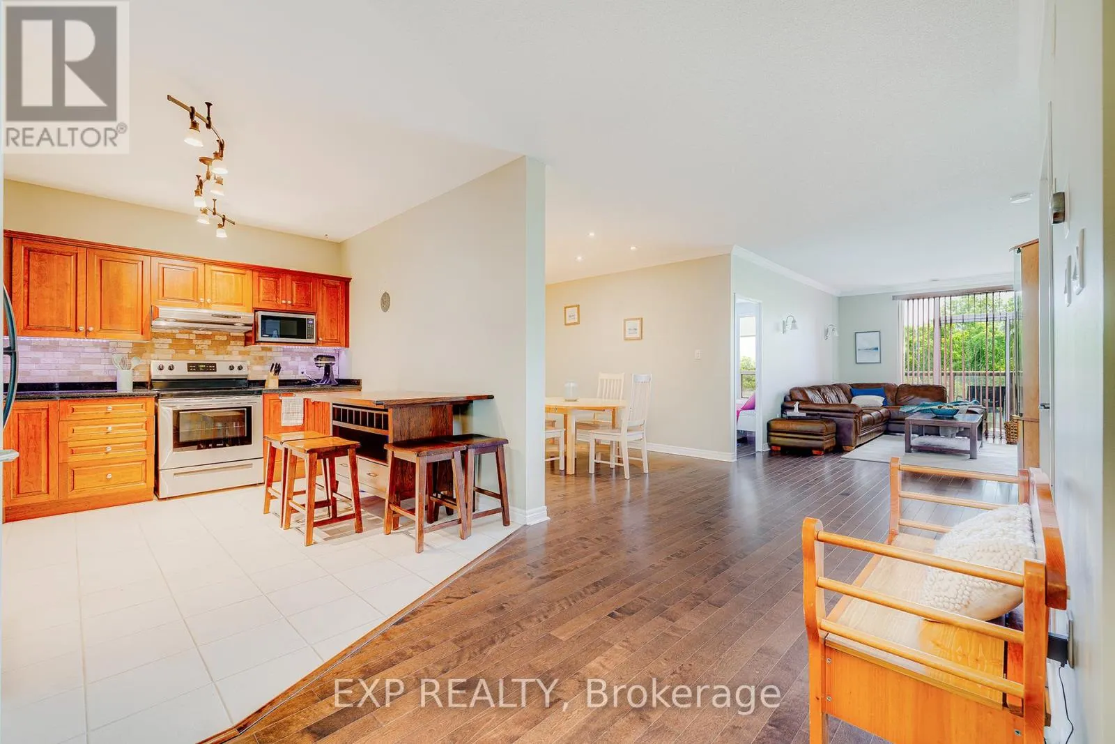 403 - 255 KEATS WAY