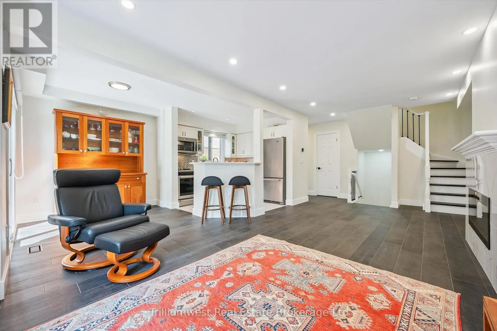 64 - 941 GORDON STREET, #64