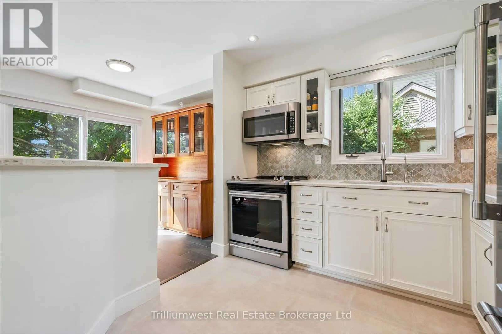 64 - 941 GORDON STREET, #64