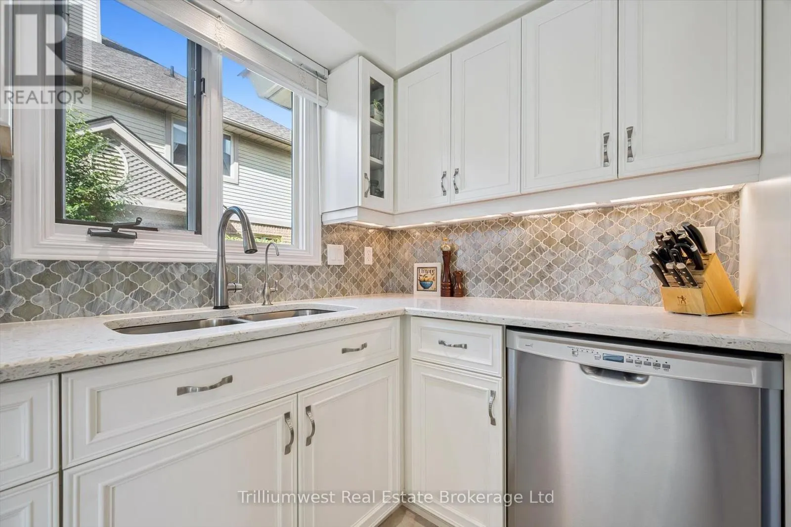 64 - 941 GORDON STREET, #64