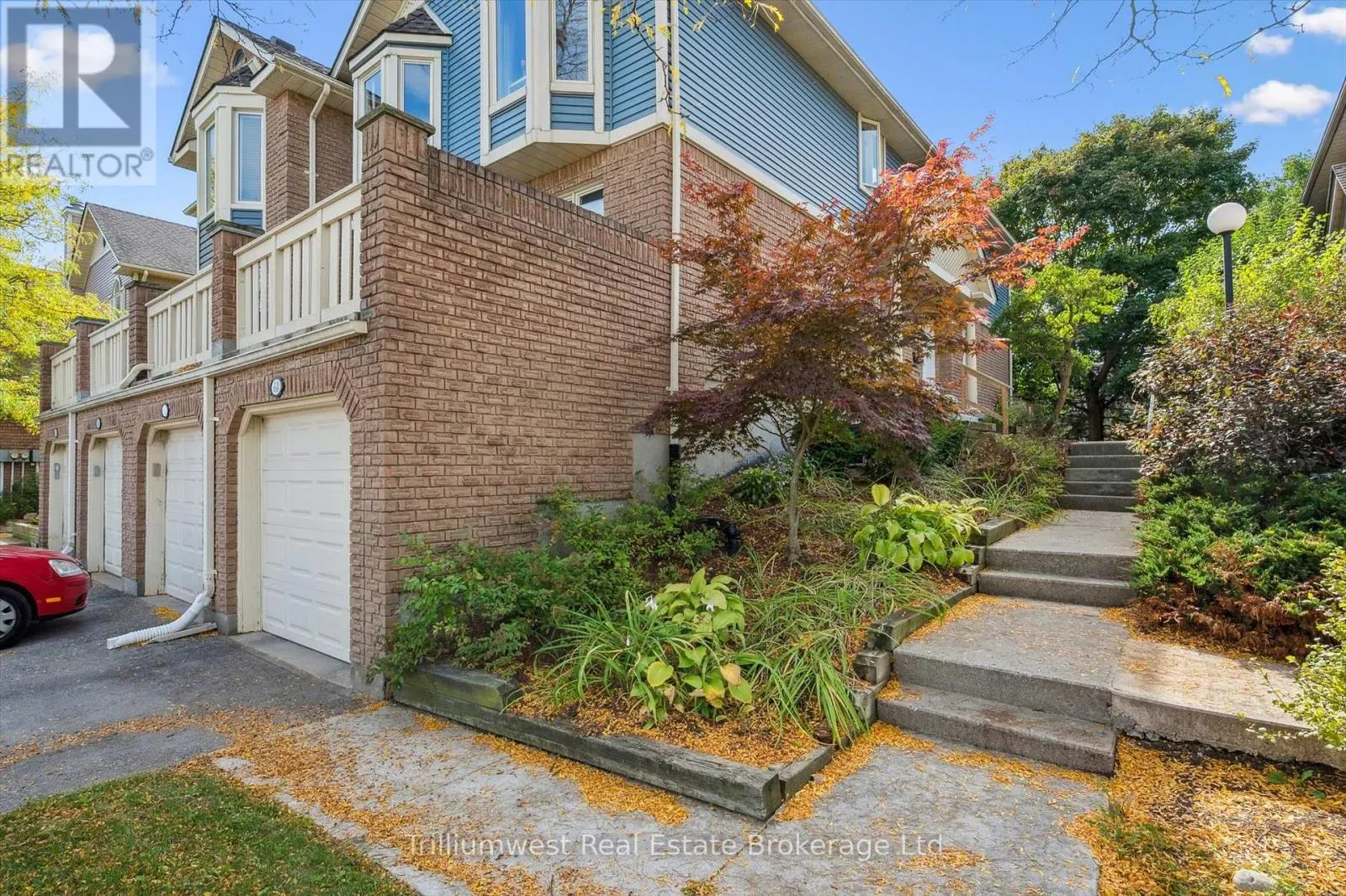 64 - 941 GORDON STREET, #64