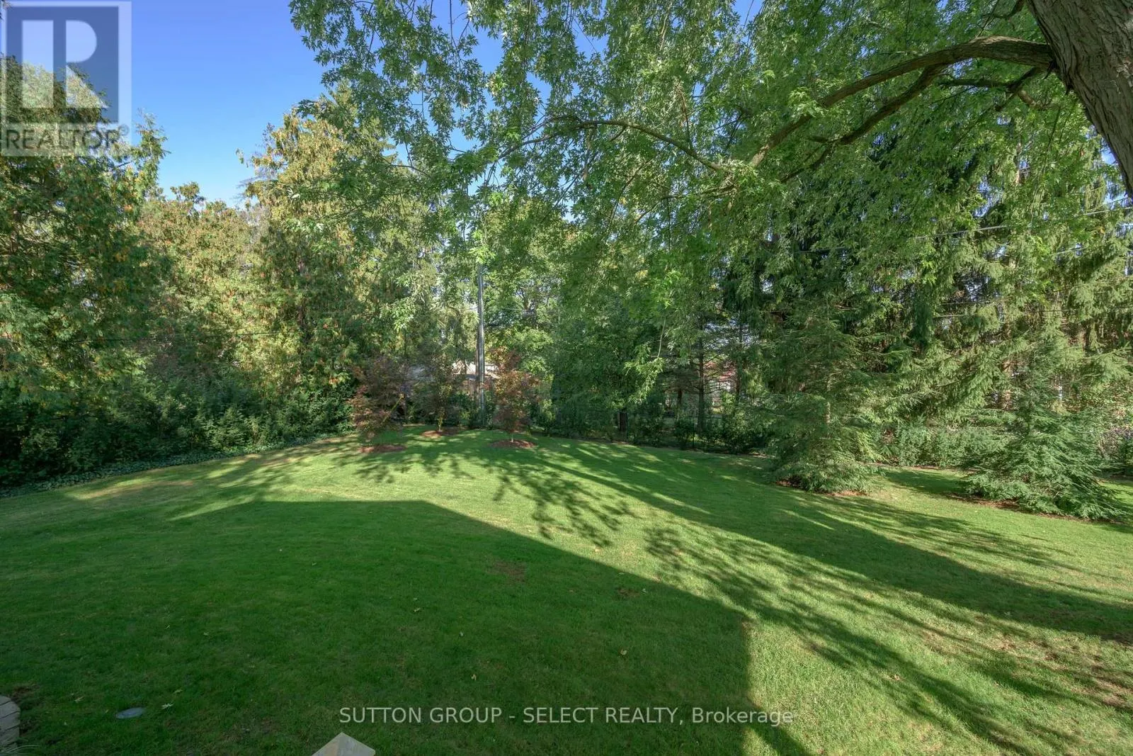 272 COMMISSIONERS ROAD E
