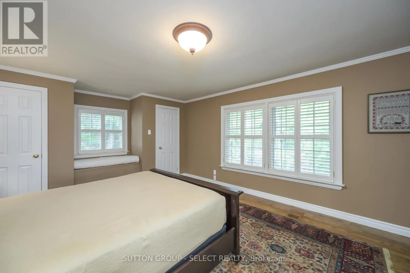 272 COMMISSIONERS ROAD E