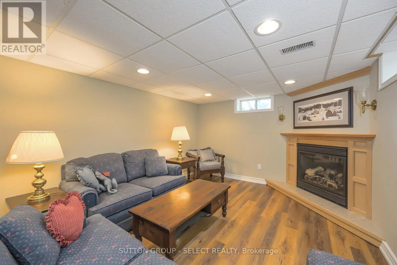 272 COMMISSIONERS ROAD E