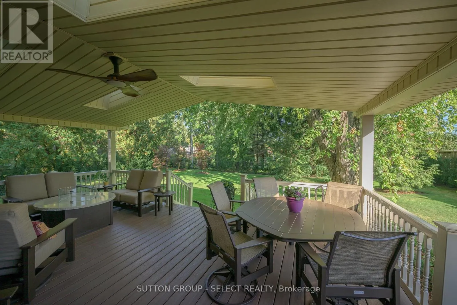 272 COMMISSIONERS ROAD E