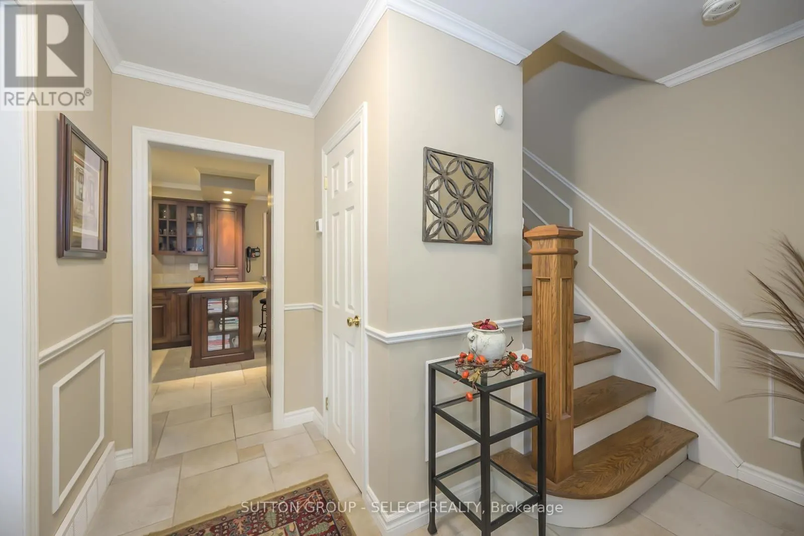 272 COMMISSIONERS ROAD E