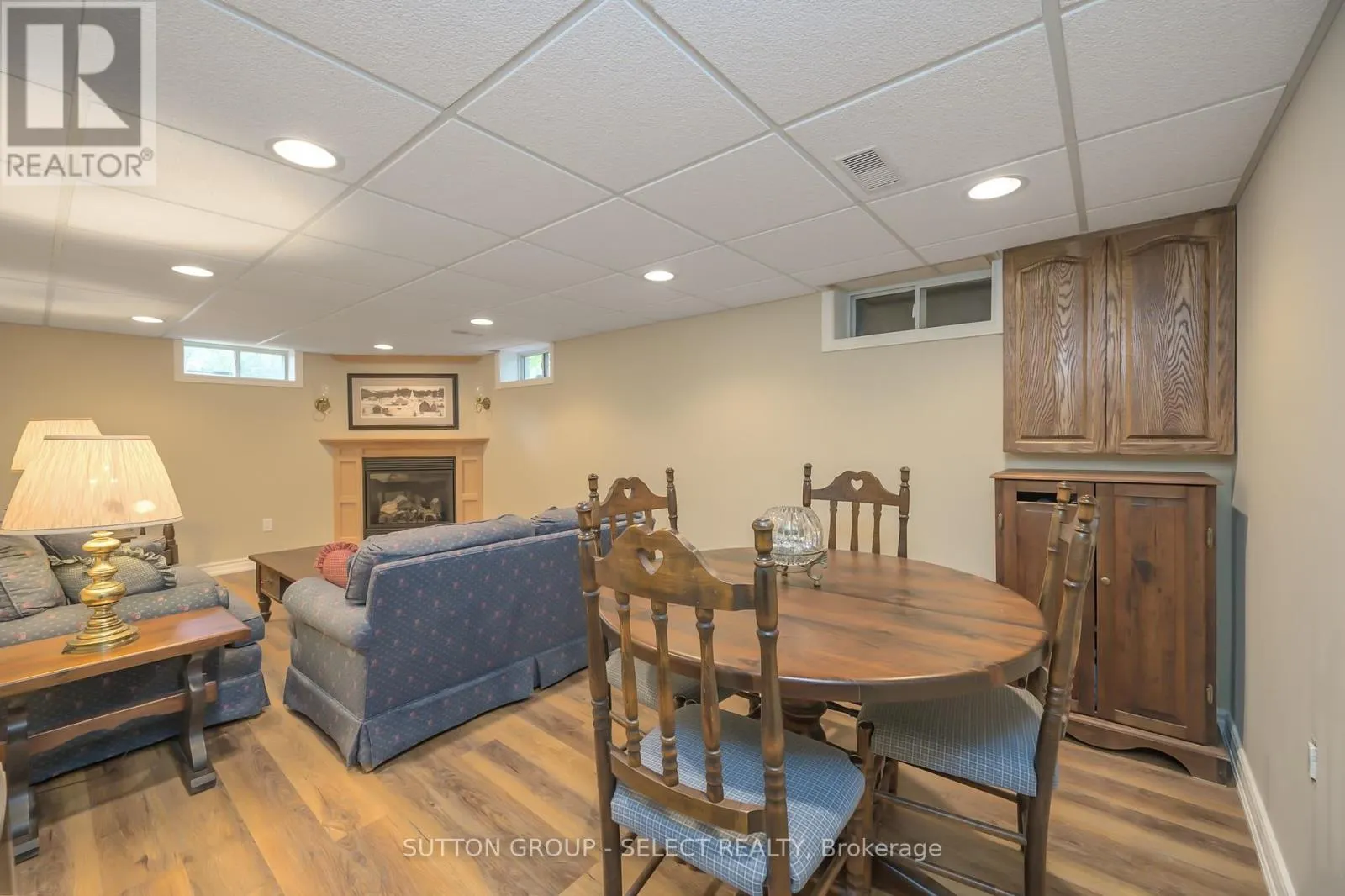 272 COMMISSIONERS ROAD E