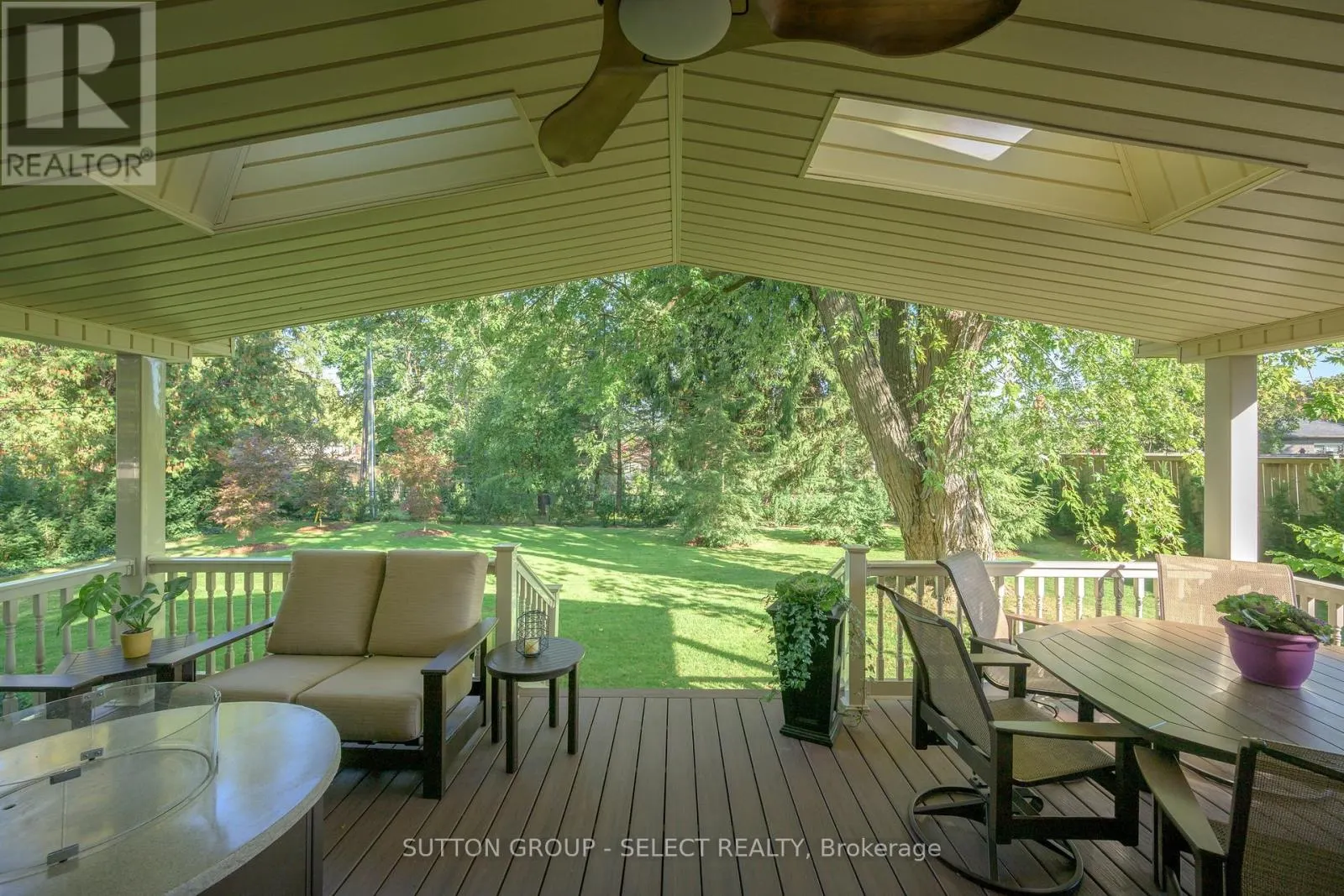 272 COMMISSIONERS ROAD E