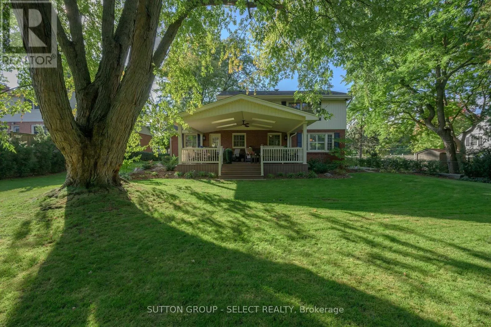 272 COMMISSIONERS ROAD E
