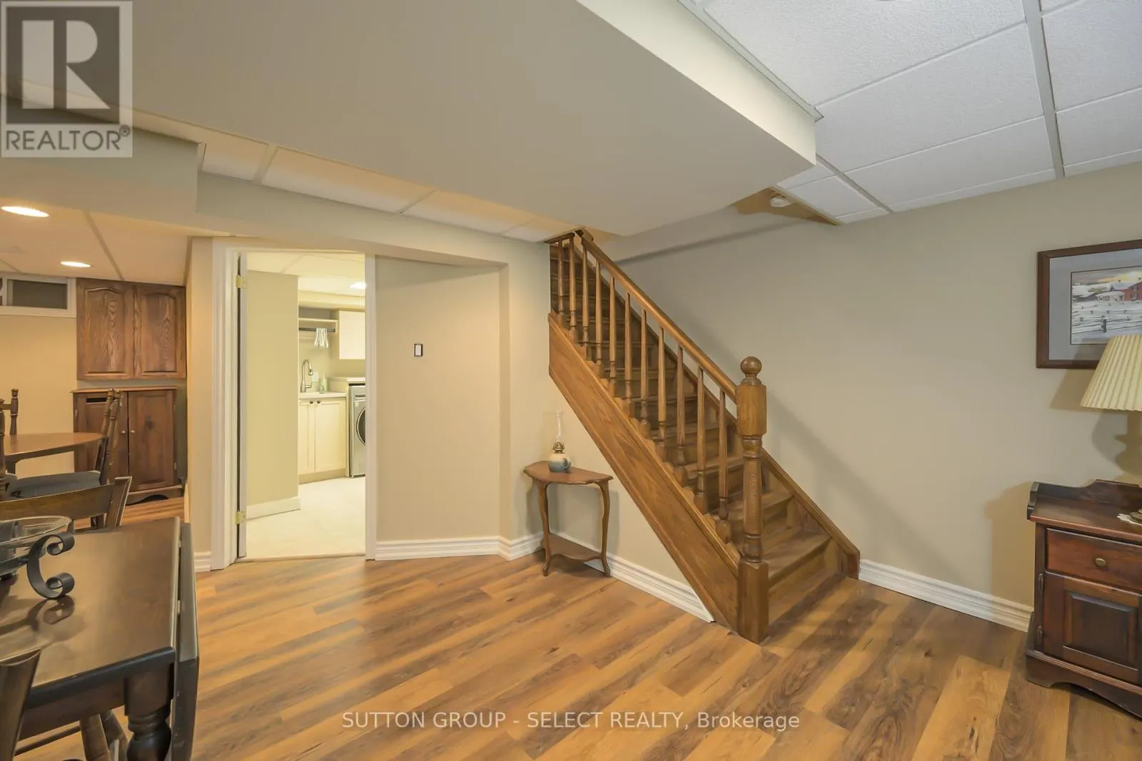 272 COMMISSIONERS ROAD E