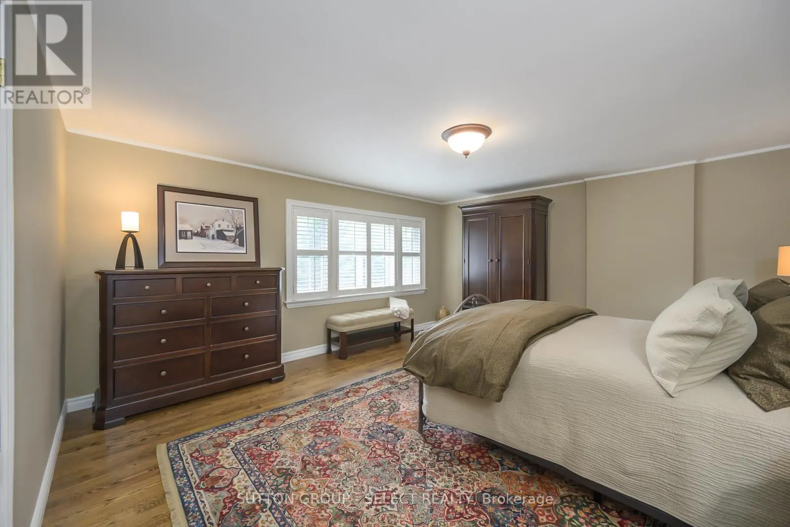 272 COMMISSIONERS ROAD E