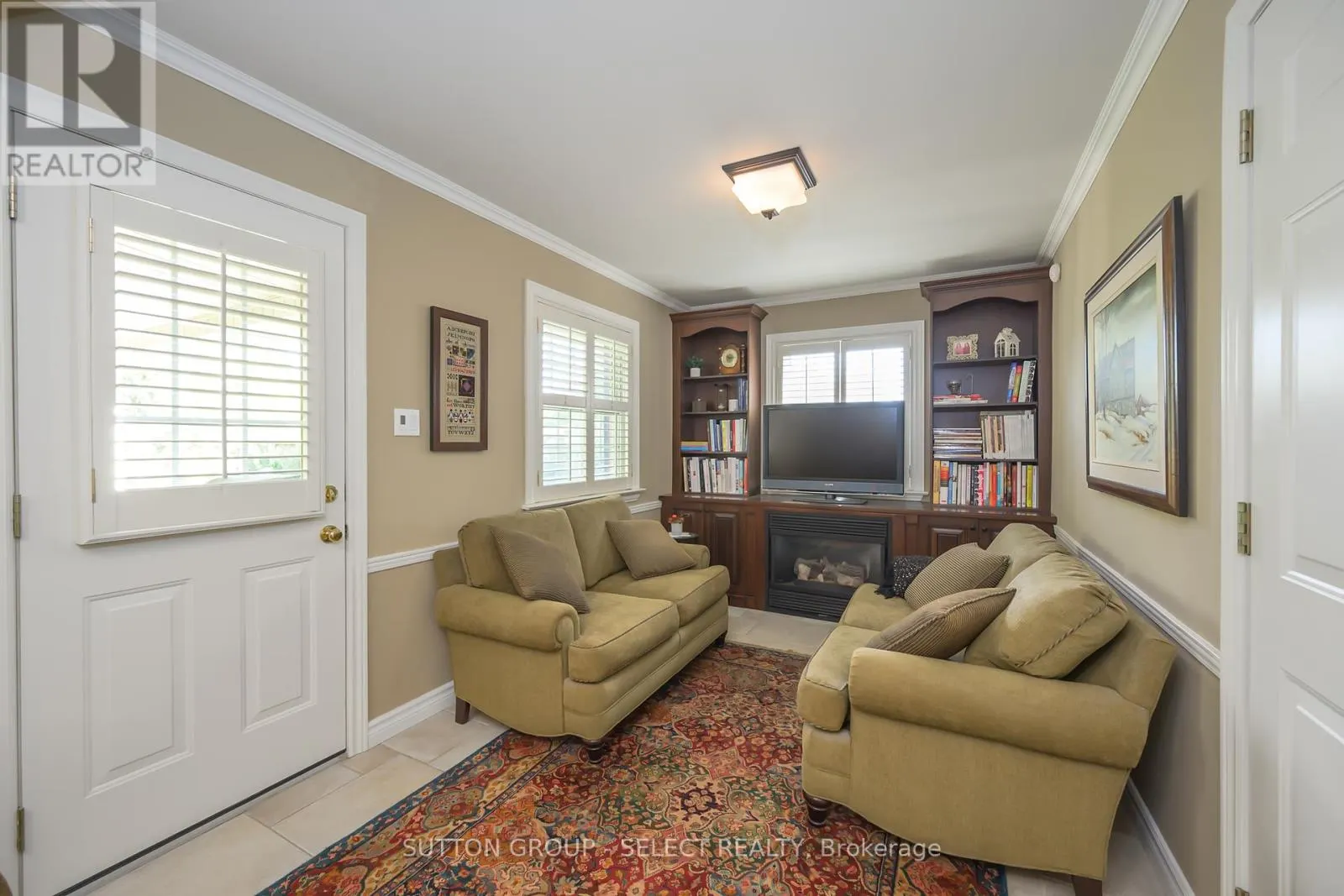 272 COMMISSIONERS ROAD E