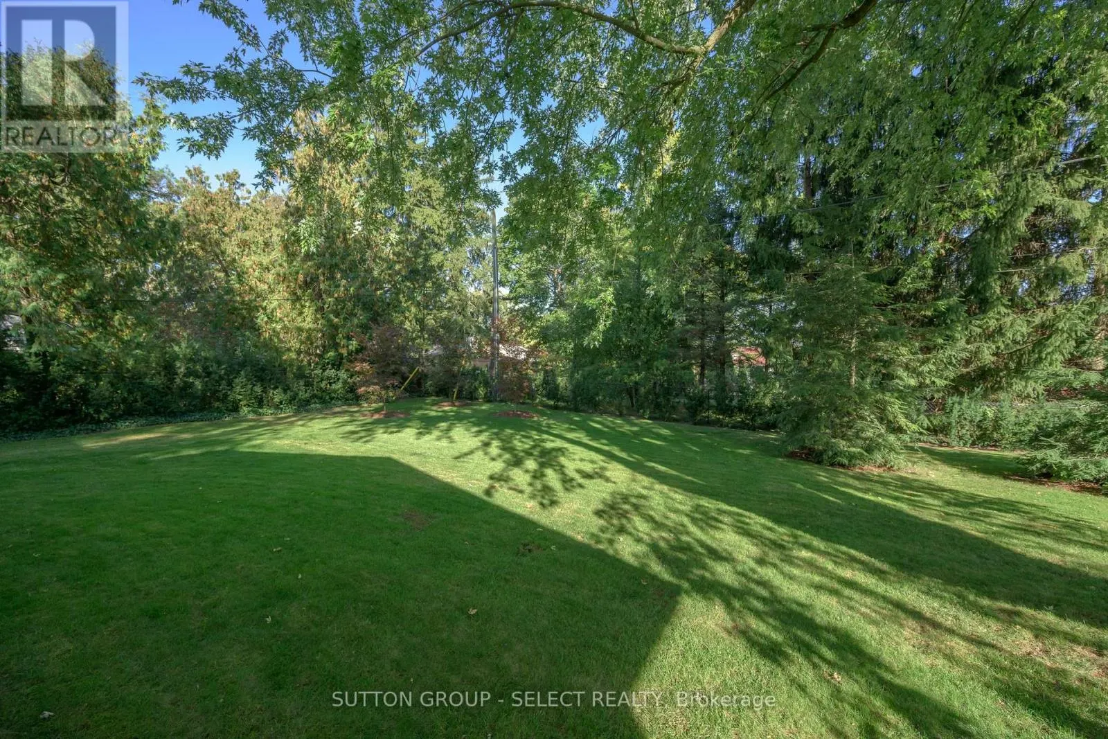 272 COMMISSIONERS ROAD E