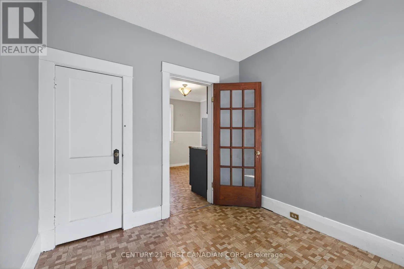 1230 DUNDAS STREET