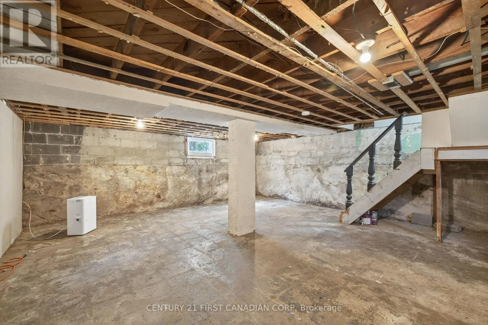 1230 DUNDAS STREET