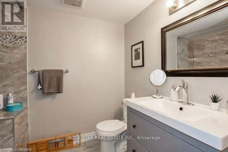 LOWER - 17 RIDGEVIEW AVENUE