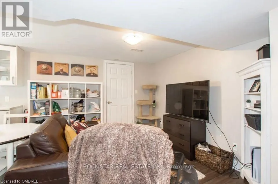 LOWER - 17 RIDGEVIEW AVENUE