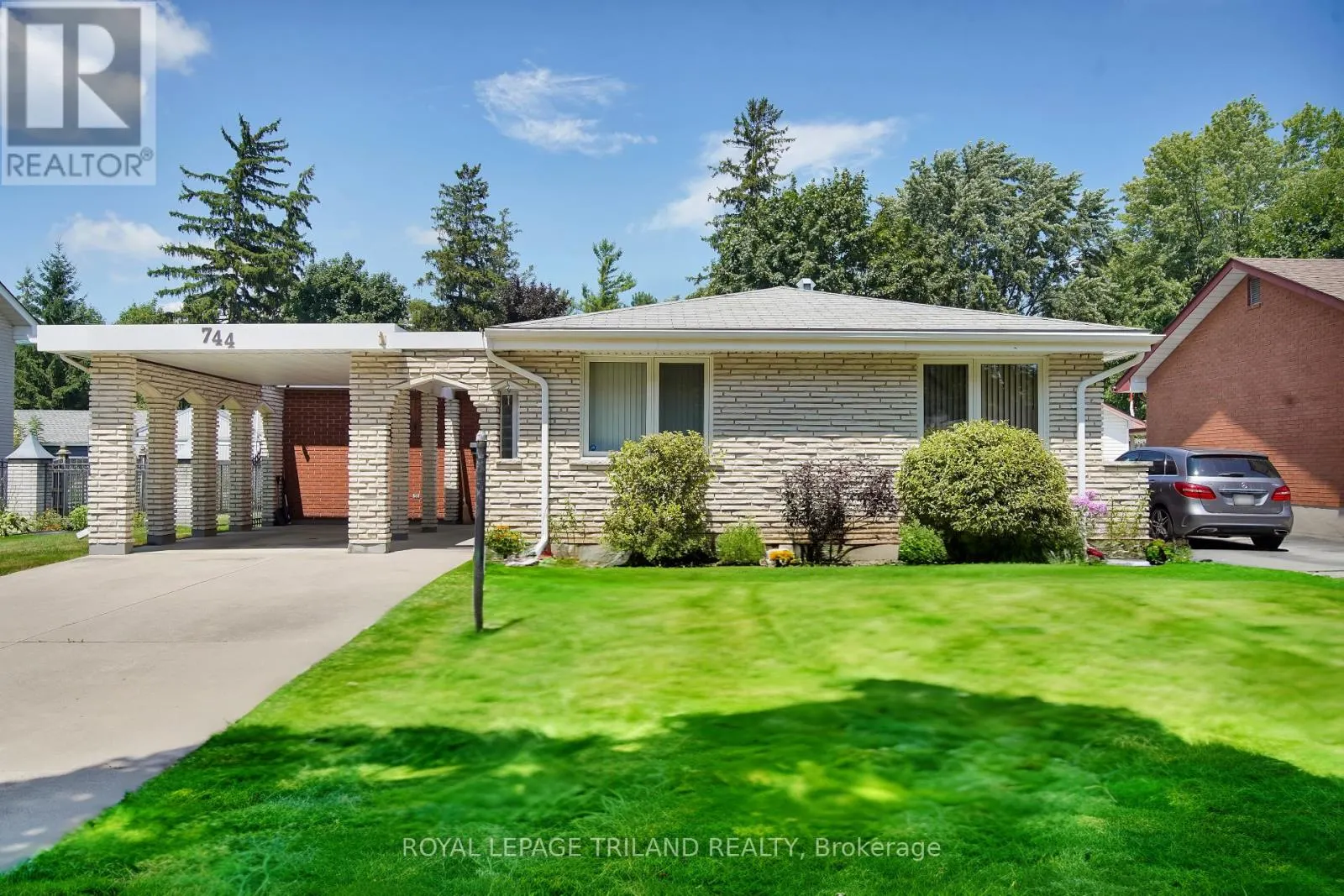 744 DALKEITH AVENUE