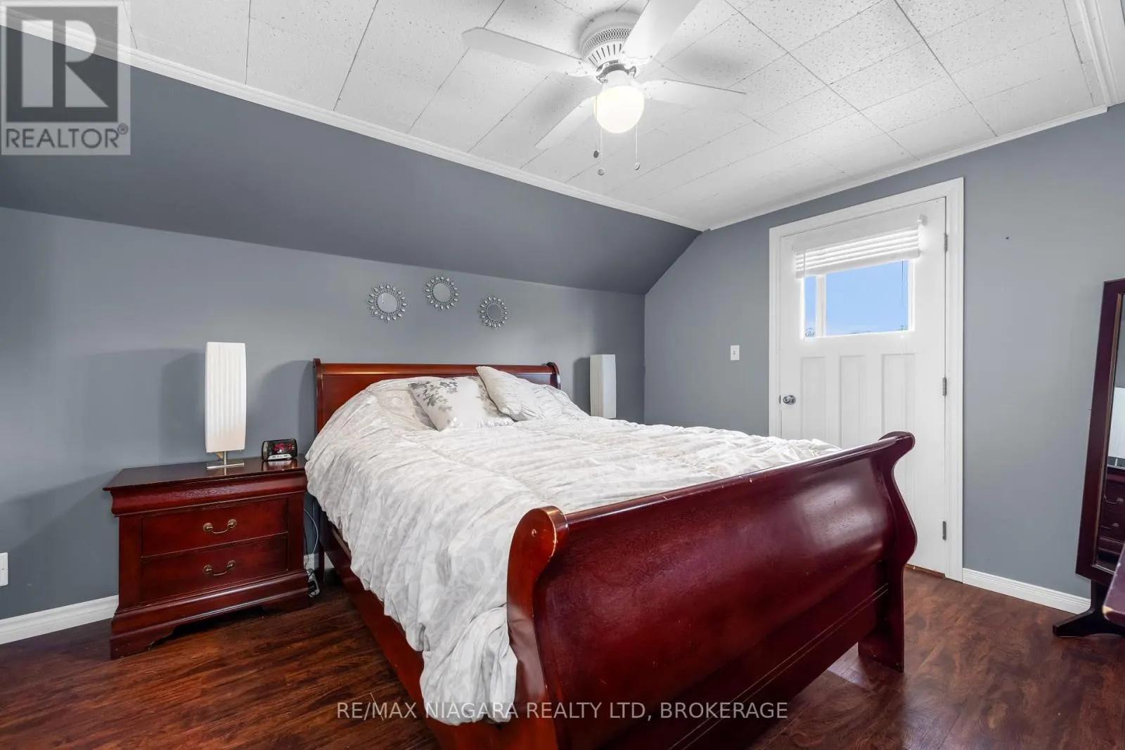 351 CRESCENT ROAD W