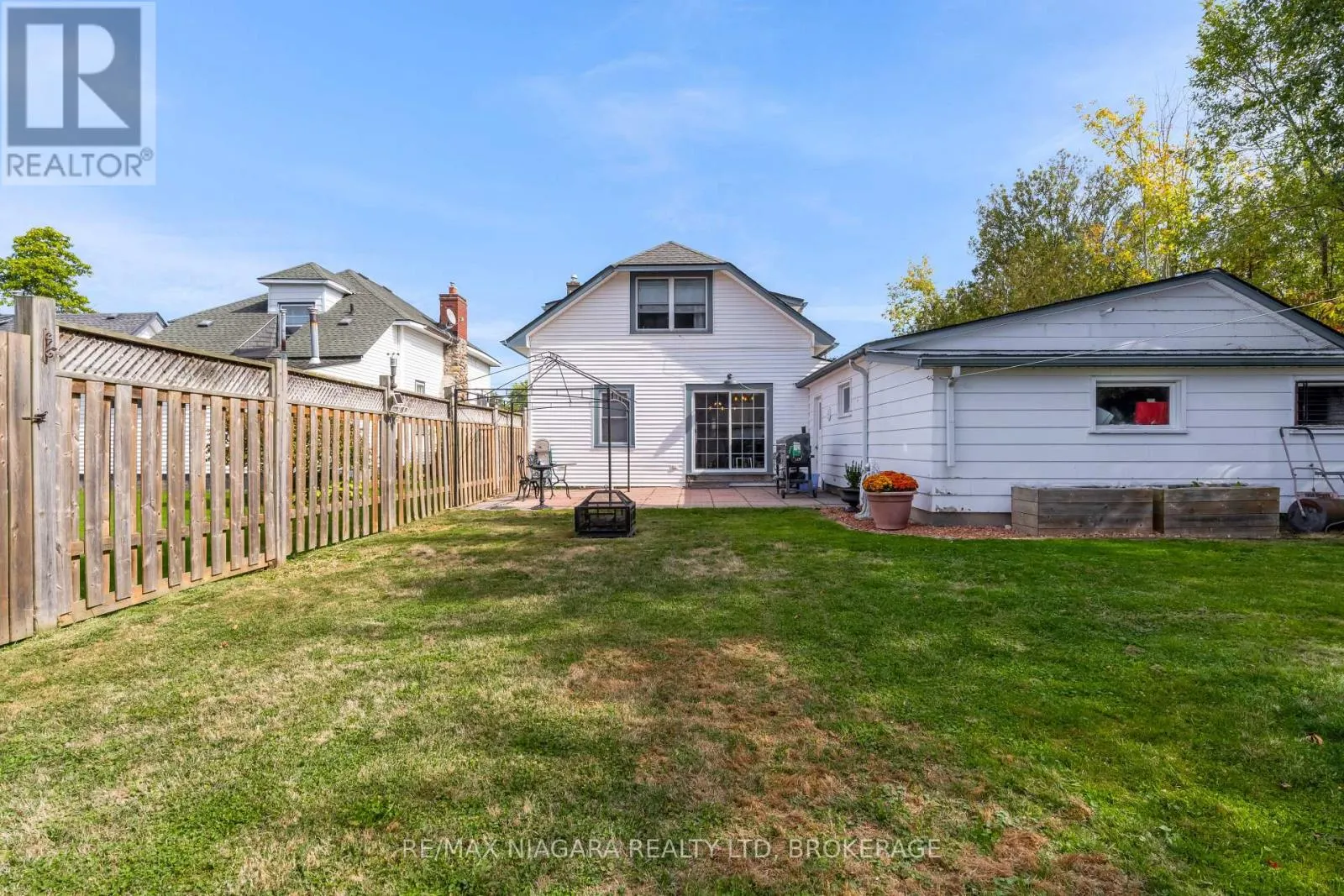 351 CRESCENT ROAD W