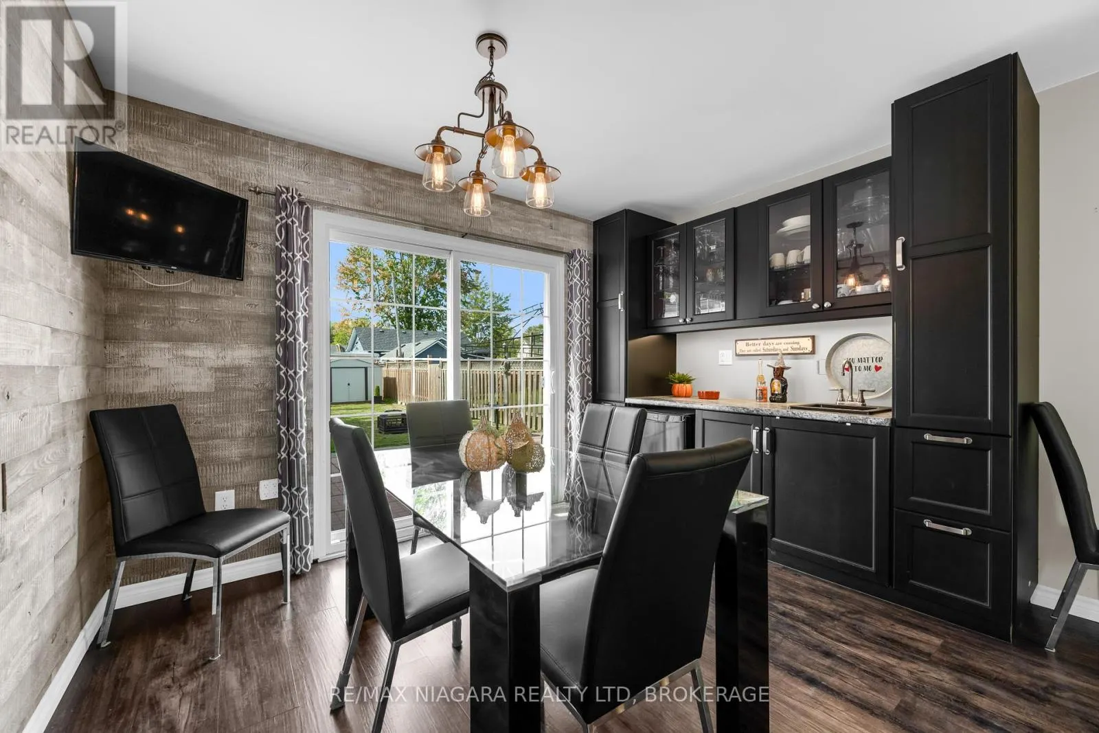 351 CRESCENT ROAD W