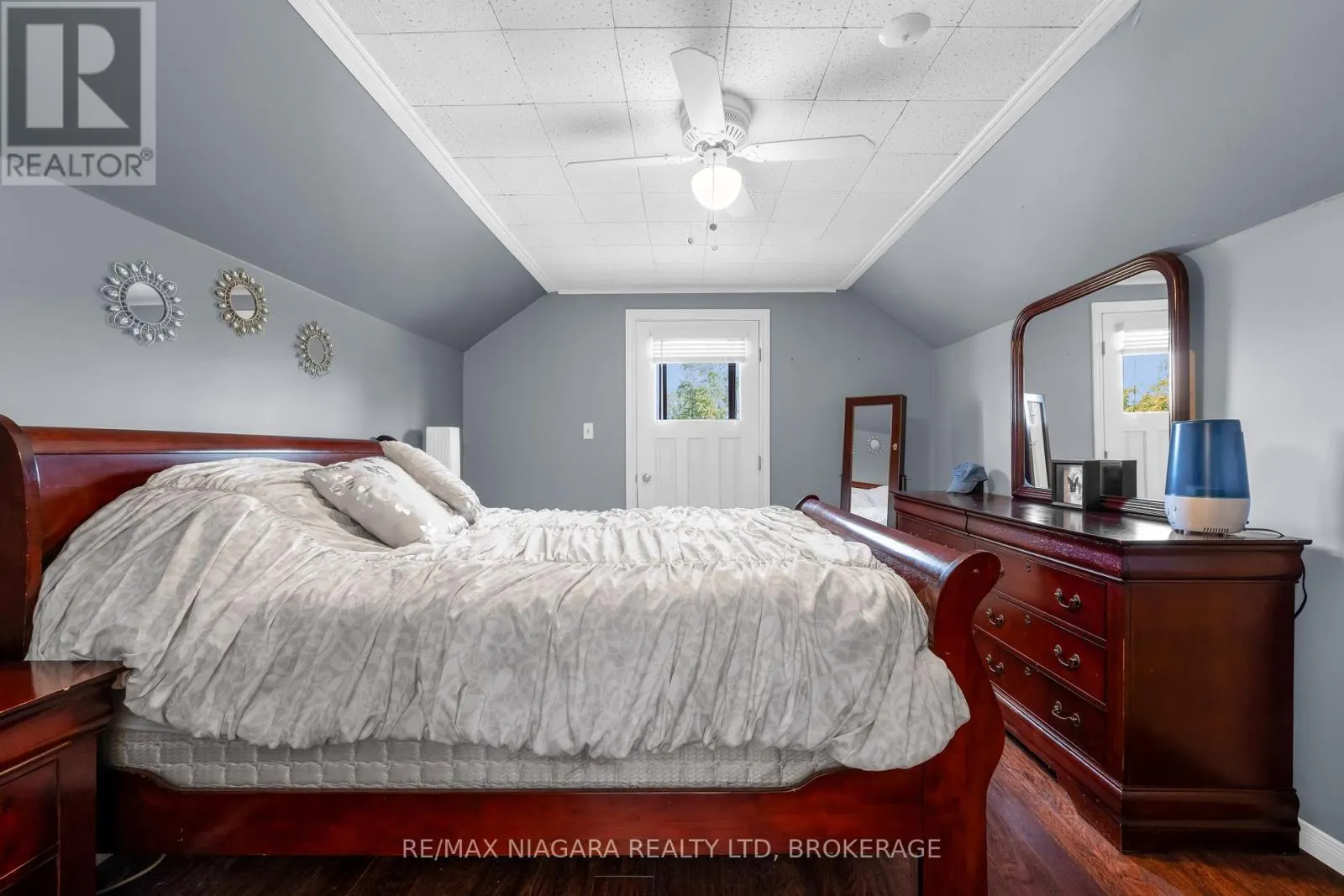 351 CRESCENT ROAD W