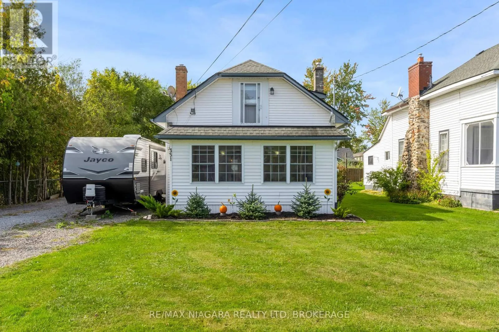 351 CRESCENT ROAD W