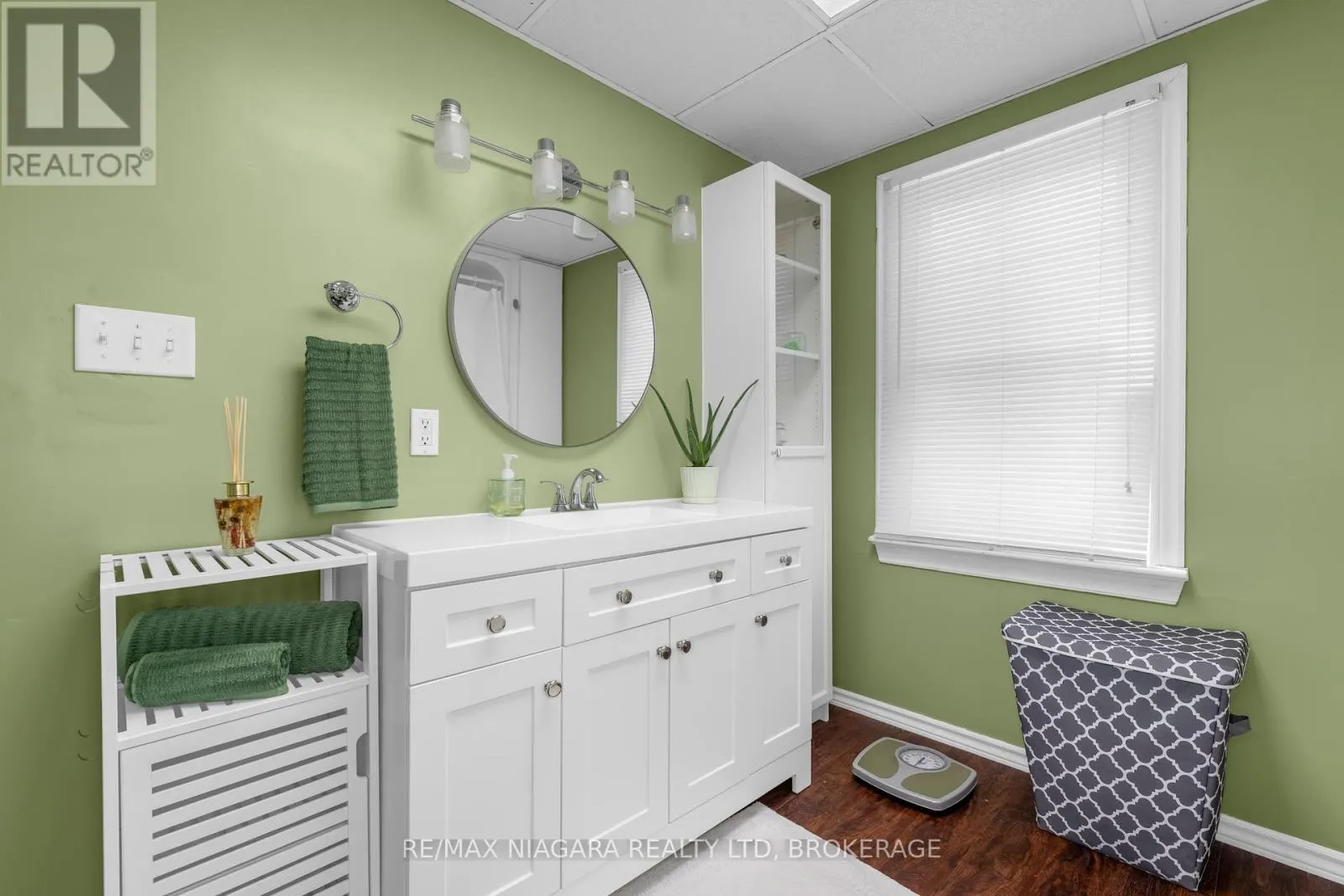 351 CRESCENT ROAD W